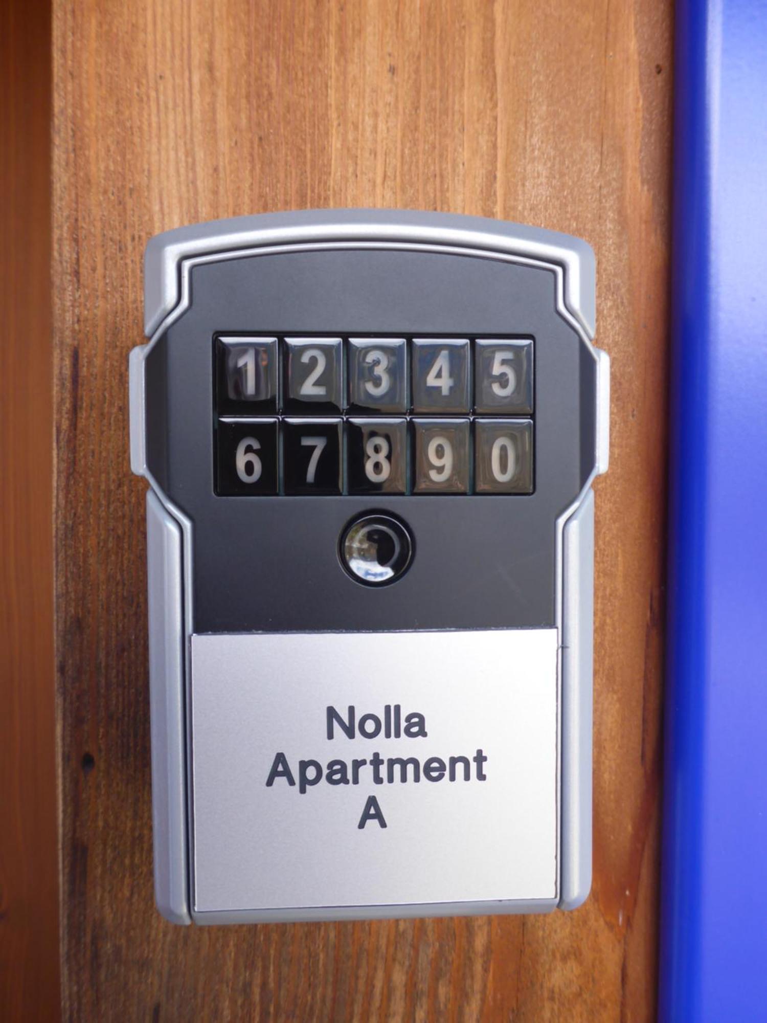 Nolla Apartment Thusis Bilik gambar
